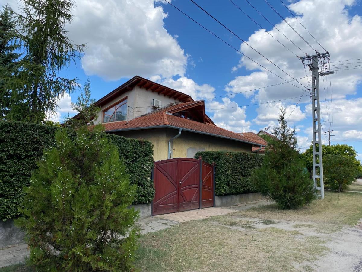 Nyugalom Szigete Haz Apartment Lakitelek Exterior photo